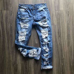 FASHION NOVA DISTRESSED JEANS